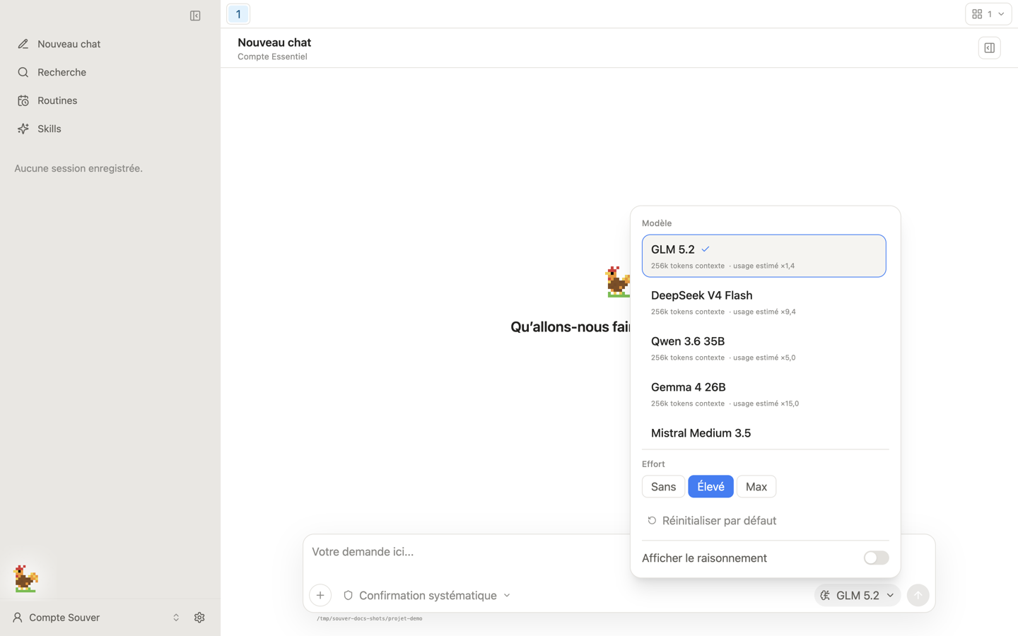 Le sélecteur de modèle ouvert au-dessus du composeur : liste des modèles avec leur taille de contexte, curseur Effort de Sans à Max, bouton Réinitialiser par défaut et bascule Afficher le raisonnement.